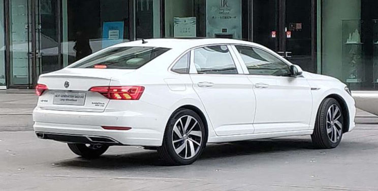 迈腾vs卡罗拉,新款车上市还能买到老款吗