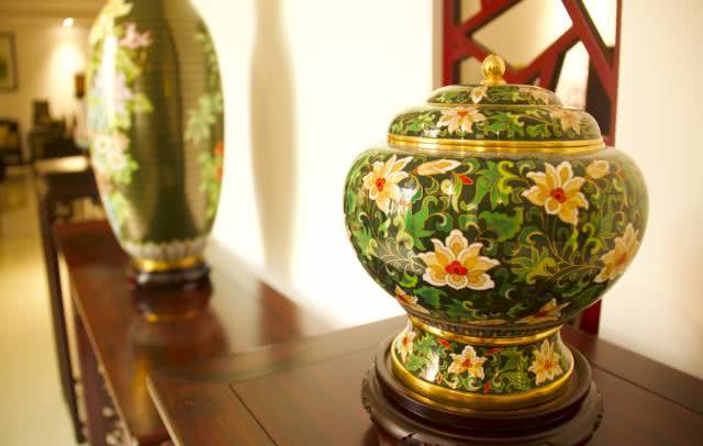 掐丝珐琅瓷器鉴别方法,掐丝珐琅彩瓷器辨别真假的方法