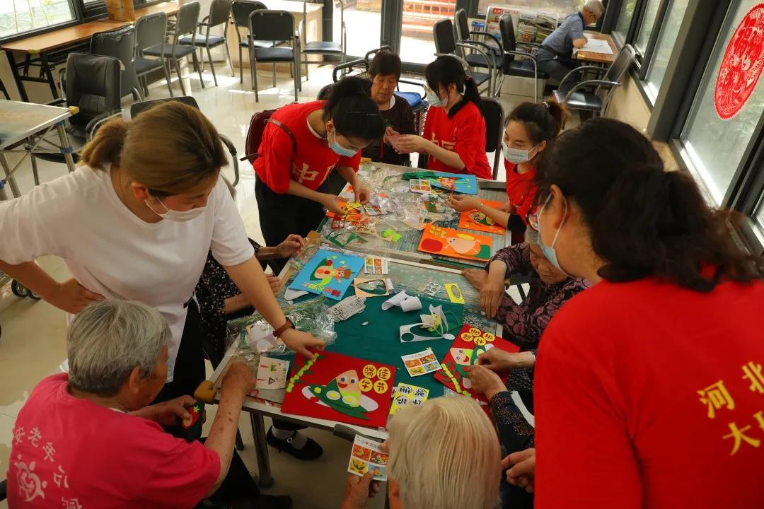 足球协会爱心活动,端午节民间爱心艺术团慰问敬老院