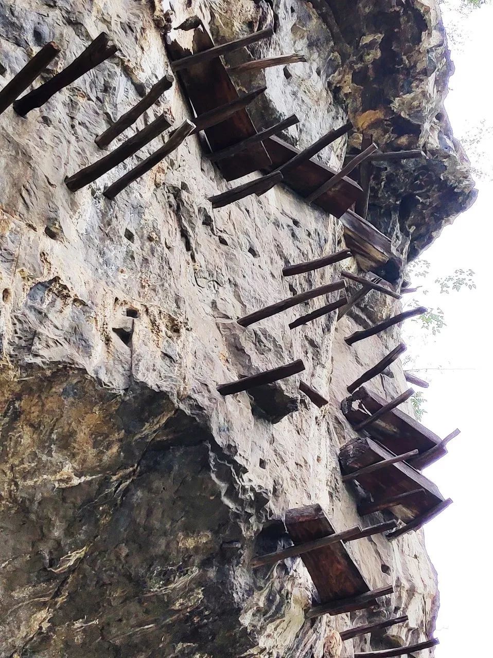 坐上高铁去旅游沿线美食尝个遍,云贵川渝高铁环线