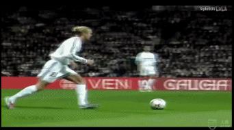 贝克汉姆弧线球动作解析,优美的弧线贝克汉姆