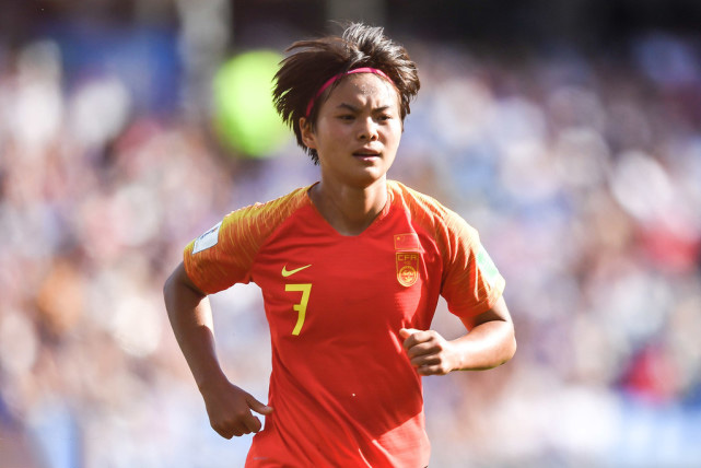 王霜梅开二度中国女足晋级东京,中国女球员王霜进球视频