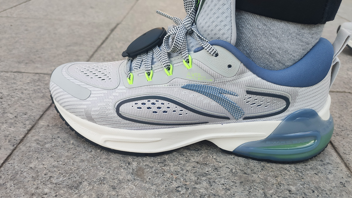 黑科技跑鞋,安踏缓震跑鞋测评