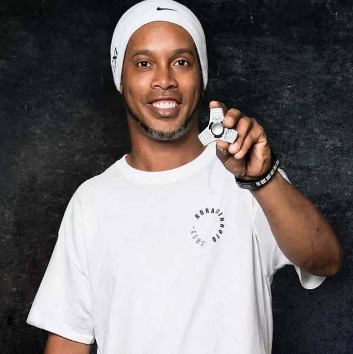 小罗现在身价多少亿了,小罗巨星