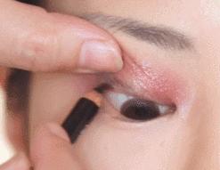 下眼线怎么画不显脏不晕妆,眼线怎么画不戴美瞳都显大