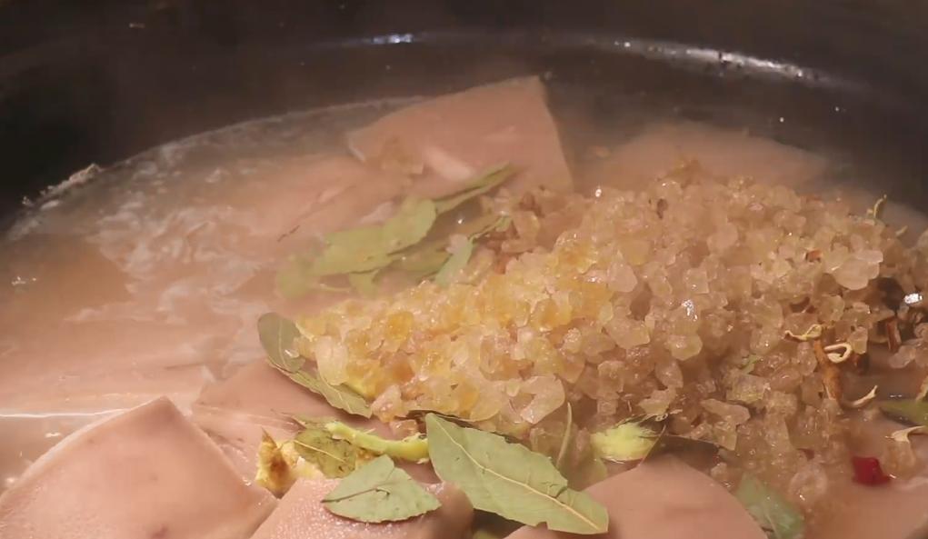 无锡特点小店，108元一块限量100块，美女老板因没有传人而发愁