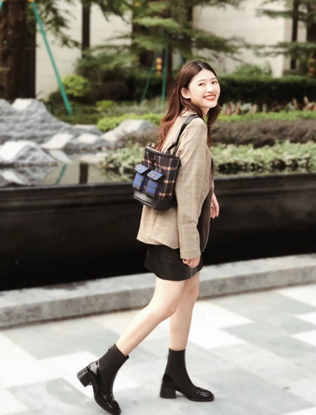 矮个子必备鞋最新款马丁靴,今年最火的中筒靴粗腿圆头马丁靴