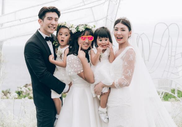 她16岁就火遍全国,她17岁成名因意外左眼失明