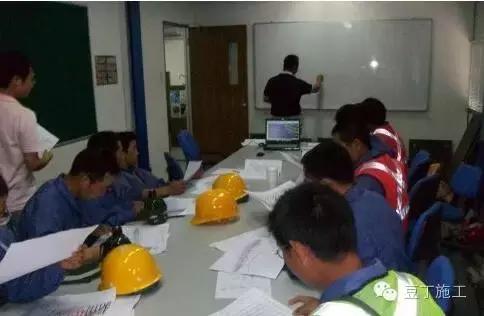 各类作业平台应编制施工技术交底,工人施工安全交底主要内容