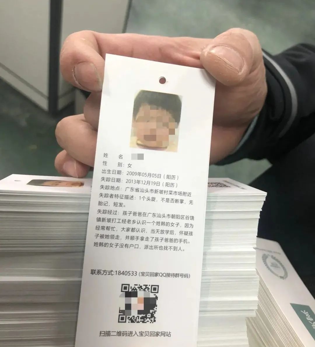 鞋厂塞鞋底视频,鞋厂往鞋里塞小卡片