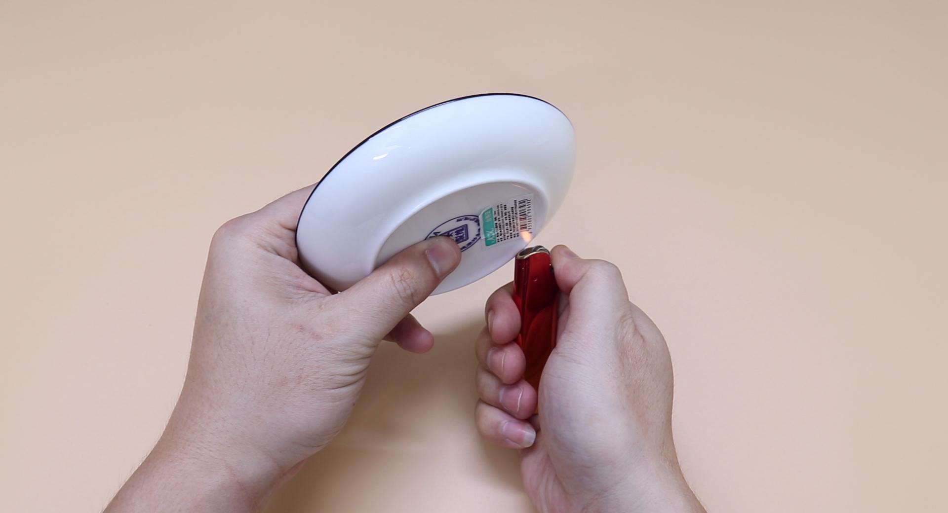 衣服上粘了纸质标签胶印怎么去除,怎样去除水壶商标上的标签胶印