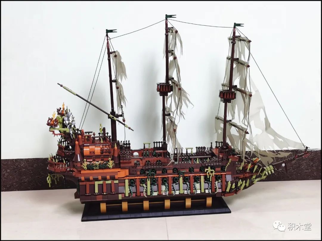 飞翔的荷兰人号为什么能潜水 (鬼船和飞翔的荷兰人号哪个更牛)