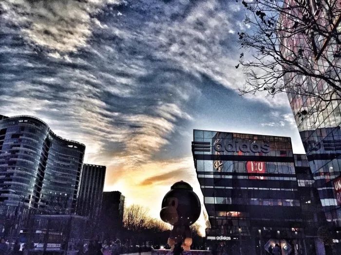 开一家品牌服装店,开一家男女服装店