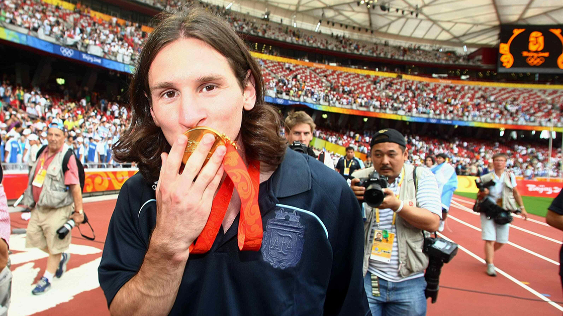 梅西巴塞罗那成名之战,足球艺术大师梅西