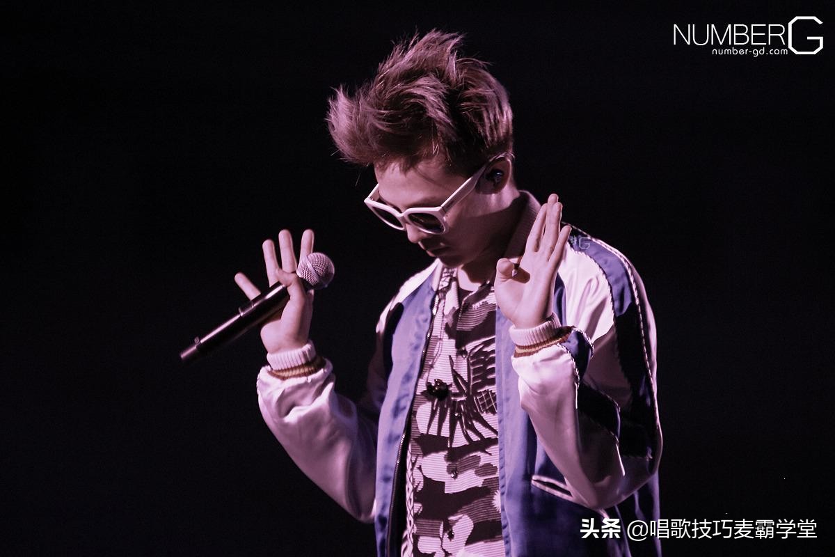 如何克服唱歌时的紧张情绪,怎么克服唱歌紧张忘词