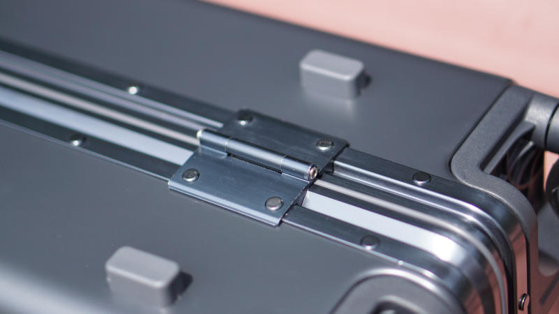 粗铝框设计，TSA密码锁，地平线8号行李箱，出差旅行好伙伴