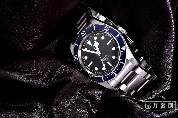 帝舵碧湾系列计时型腕表图片,帝舵碧湾系列黑陶瓷钢带