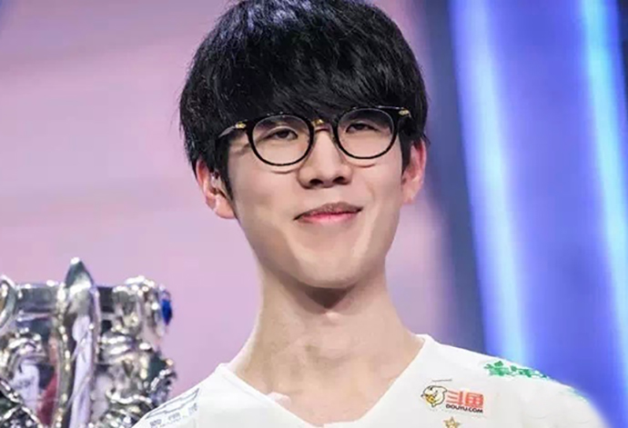 G2微博整活：霸哥你说的塔刀是这个意思吧！网友看完笑出声