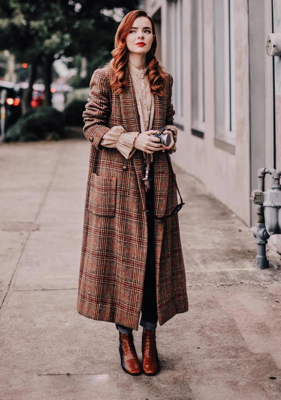 黑白格纹大衣怎么搭配好看,戴帽子黑白格纹大衣怎么搭配好看