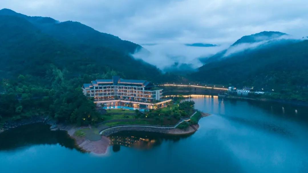 露天温泉小院精品,一房一厅庭院私家温泉