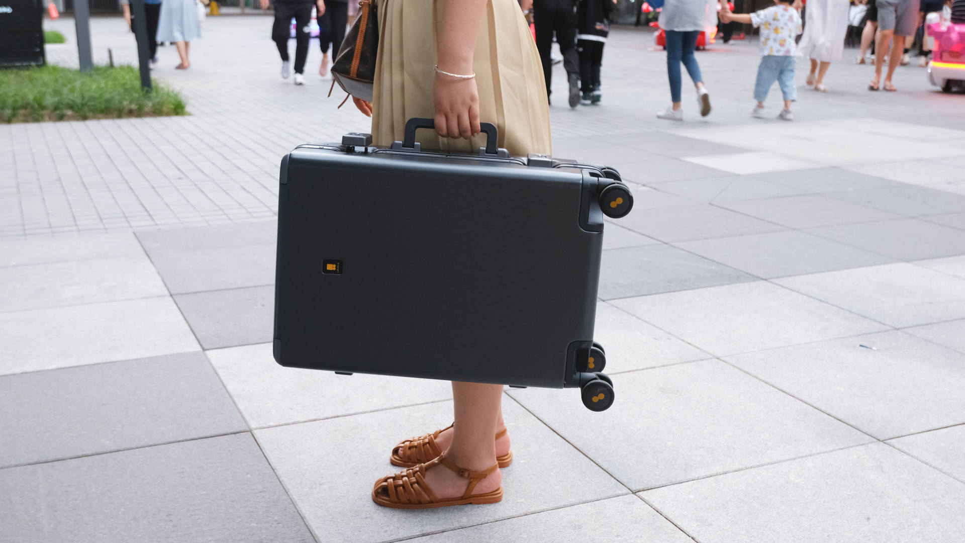 新秀丽和地平线8号哪个双肩包好,地平线行李箱和新秀丽