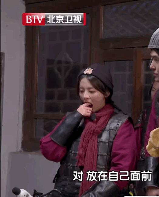 杨幂杨超越,杨超越脚臭吗