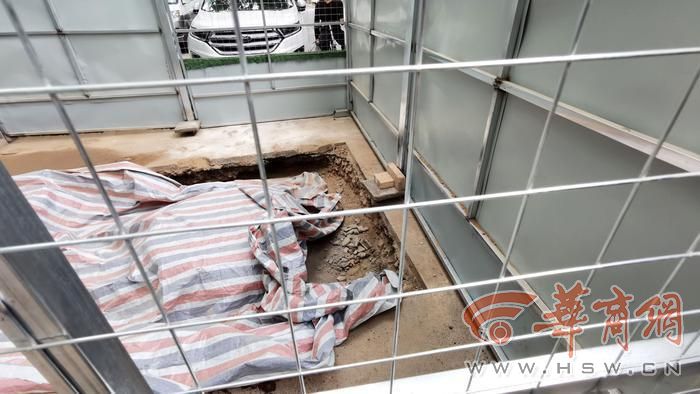 西安电动车摔倒事件,西安一男子半夜骑车