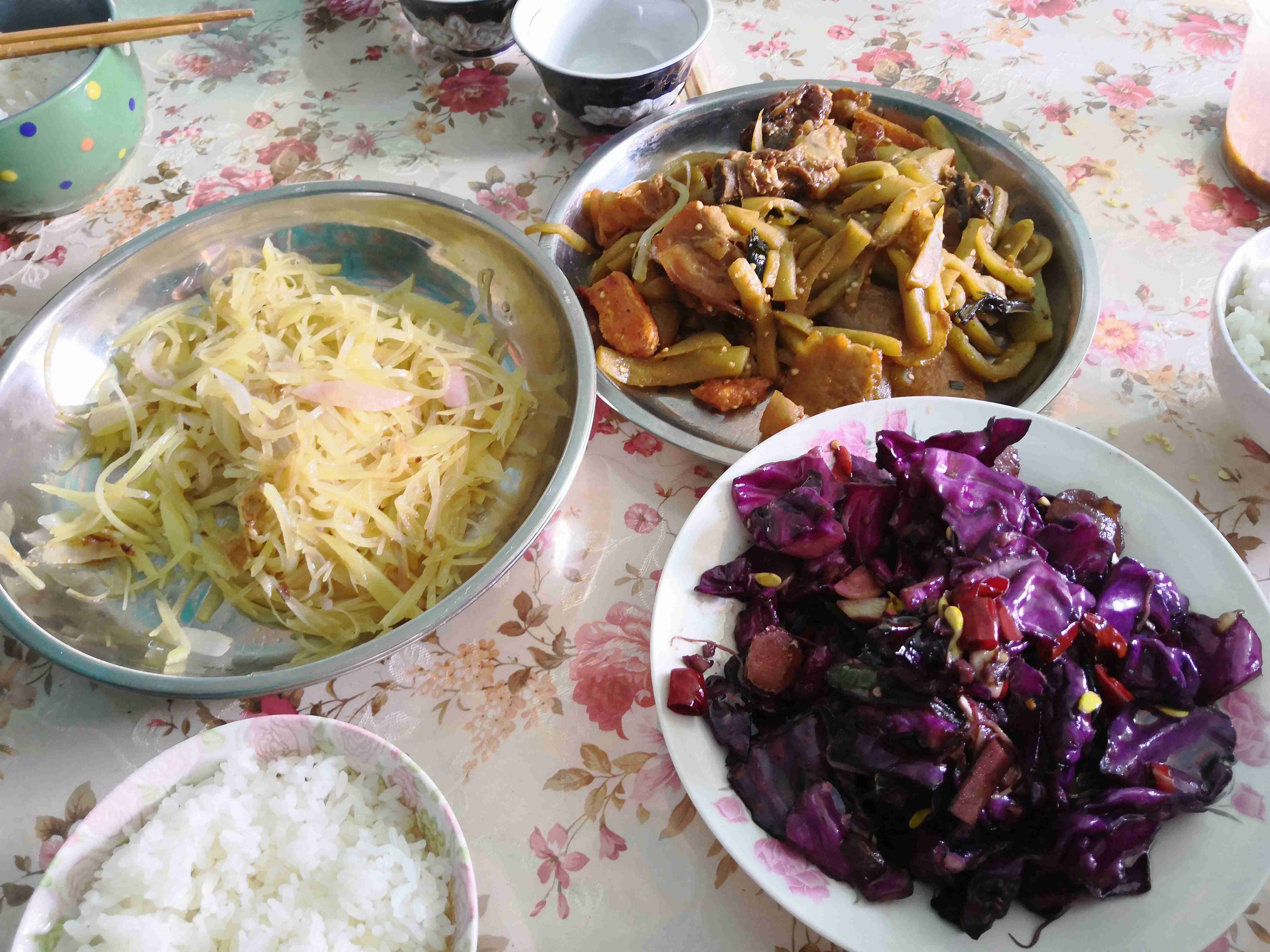 *疆新**蒙古包旅店老板，看他一天的收入多少，一个月就抵我一年工资