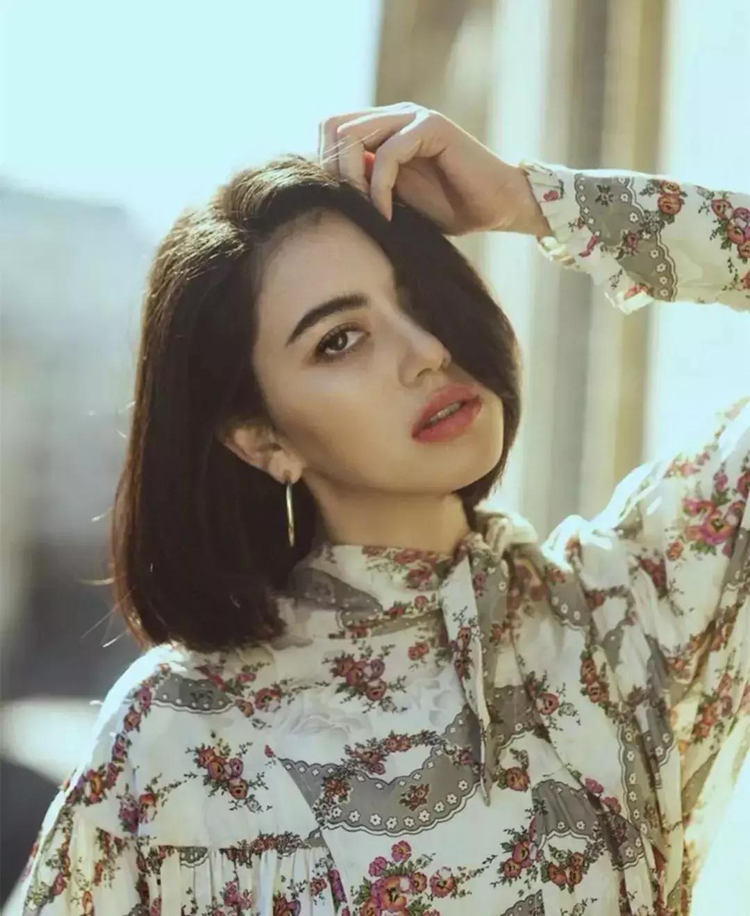 短发卷发怎么打理好看,不用打理又好看的短发