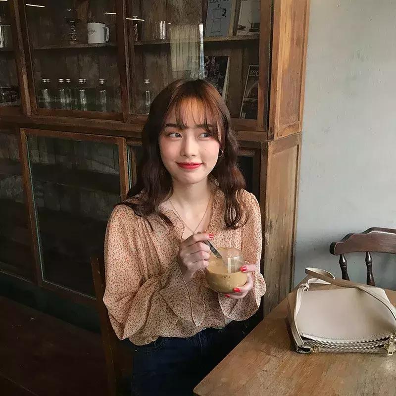 碎花衬衫和白衬衫哪个更好看,雪纺衬衫女夏季碎花领妈妈款