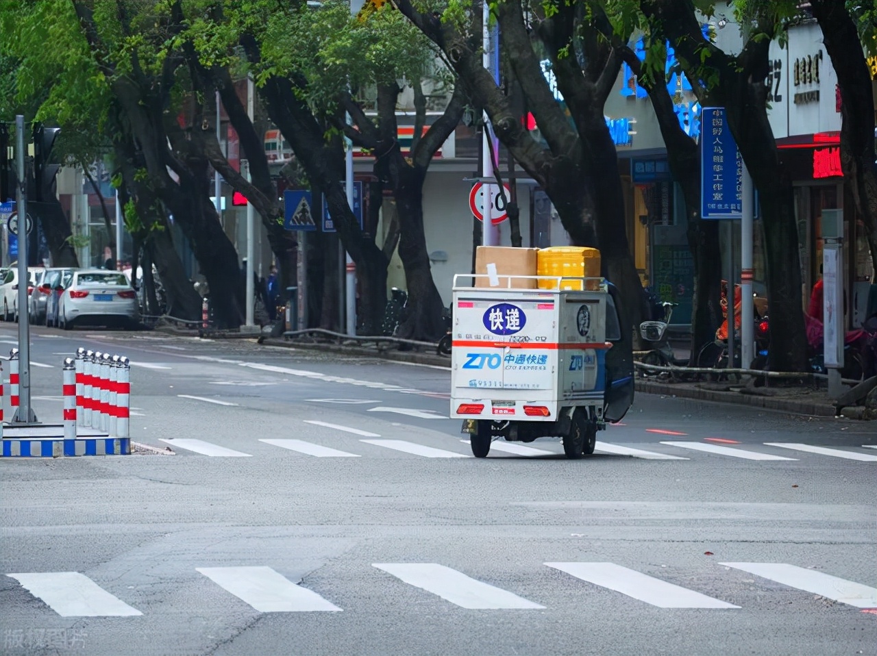 中通快递和京东快递哪个更快一些,中通快递可以定时派送吗