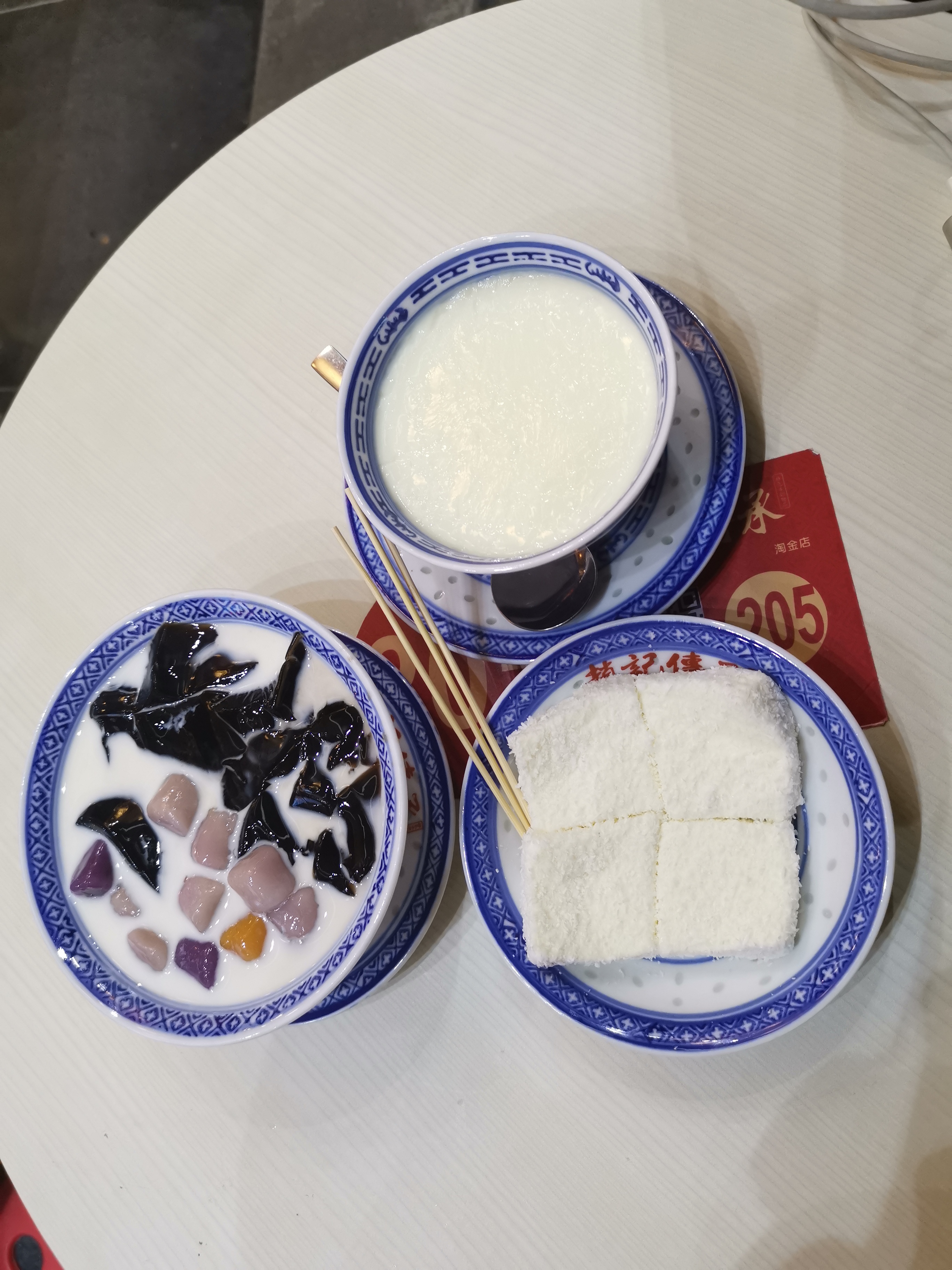 吃到自己破产！篇七：广州网红牛奶甜品连锁店——赵记传承探店