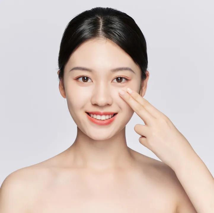 兰蔻眼部精华和眼霜要一起用么,护肤用了眼部精华还需要眼霜吗