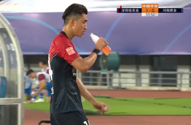 100秒凌空打红牌郜林,姆巴佩100秒内凌空打红牌