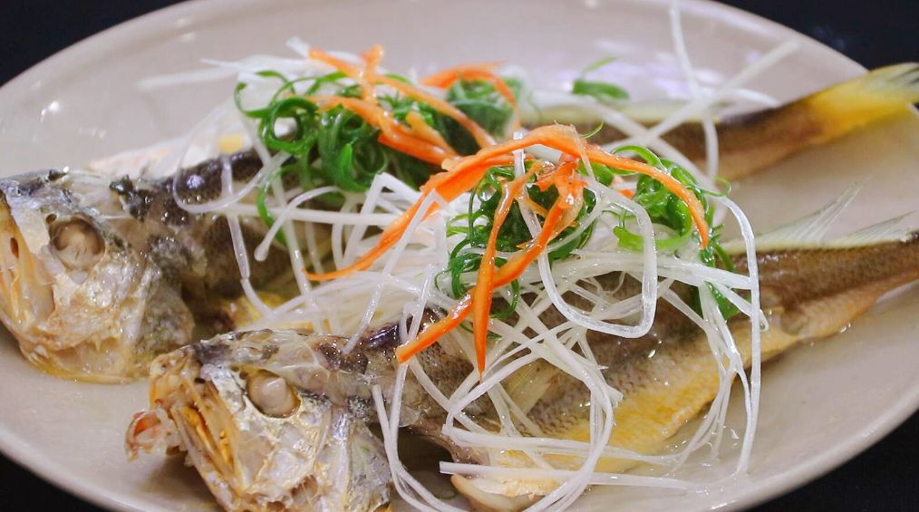 红烧黄鱼鱼肉鲜嫩不粘锅不破皮,黄鱼如何做最好吃