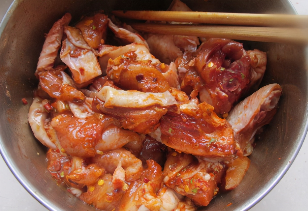 炖鸡肉时切记别直接焯水,炖鸡肉时需要注意什么