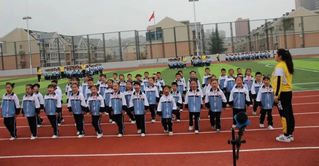 建*党**百年喜迎国庆节——西安经开第二小学队列队形广播*比操**赛