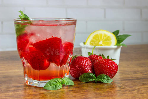 朋友偶尔相遇一见如故,朋友偶尔相聚