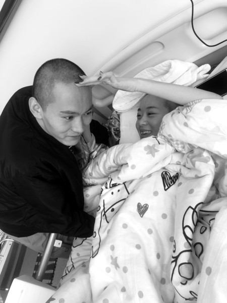 冯琛老师病床前的舞蹈？漫改真人一边打造电影宇宙一边耍宝卖萌？