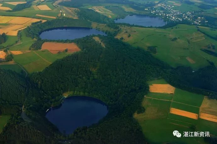 蓝天白云湖面碧波荡漾天然氧吧,湖光岩大自然天然氧吧