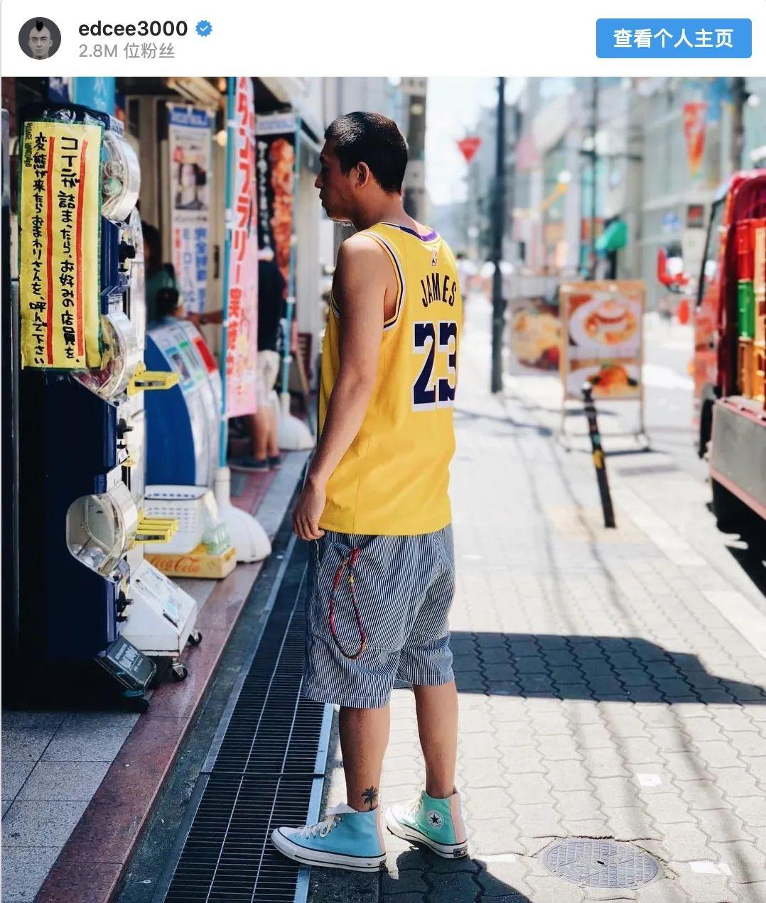 一双帆布鞋带你惊艳整个春夏,最近很火的一双蓝色帆布鞋