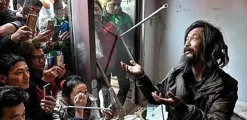 穷人没有人脉只能靠学习改变命运,穷人之所以穷是因为没资源没人脉