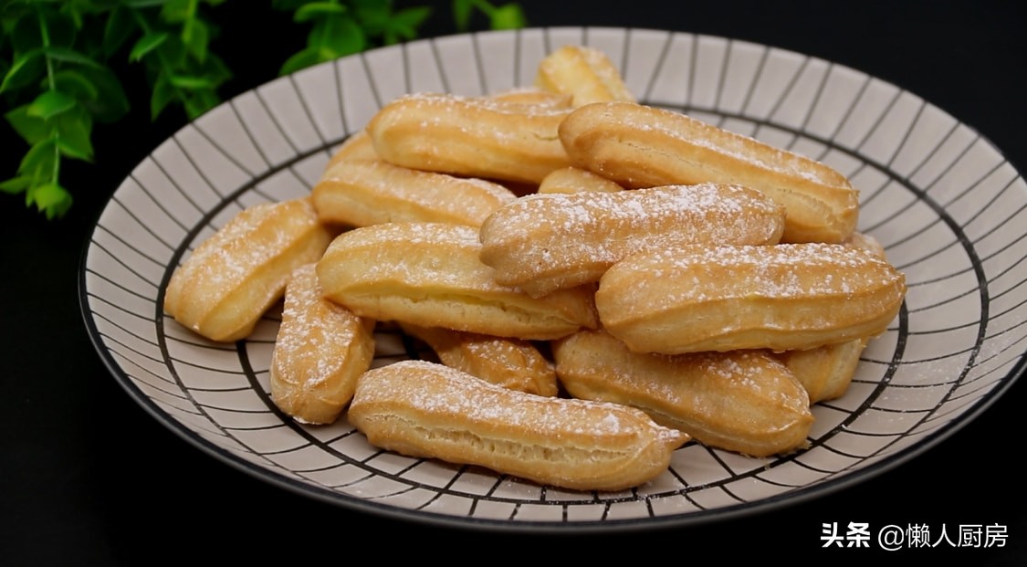 不用和面就可以吃到酥脆的小油条,外国人吃中国的油条配豆浆