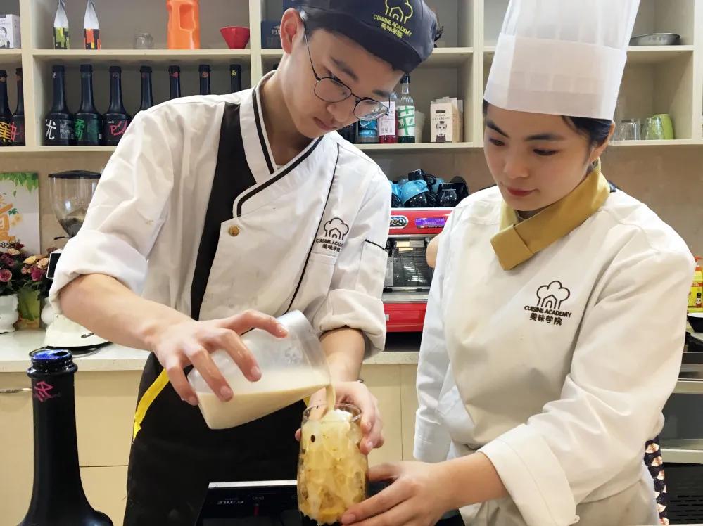 连锁奶茶店创业,奶茶店是大多数人创业的首选