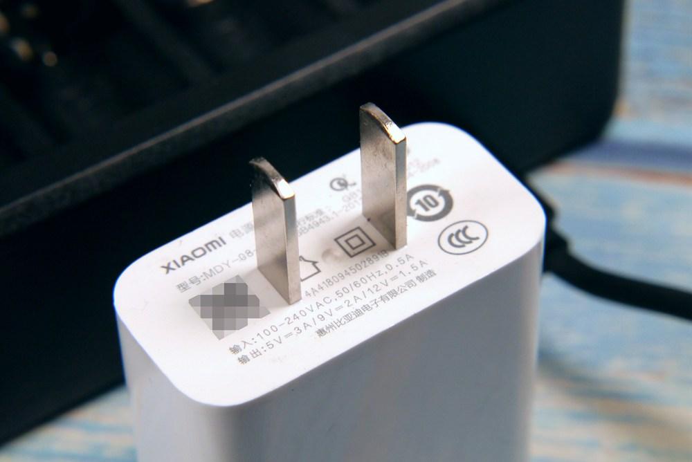 要痛痛快快地玩，就得配上这个8槽充电器才行