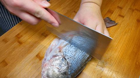 清蒸鱼怎么才能放盐,做清蒸鱼需要放盐吗