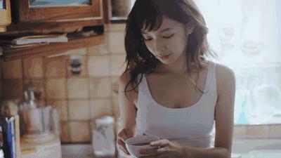 肺火旺痰多咳嗽喉咙干燥,肺部黄痰总咳不干净吃什么药