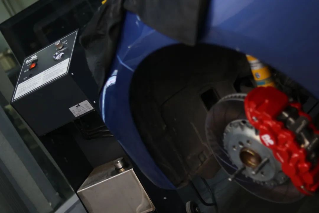 怪兽改造跑车视频,宝马f20120改装