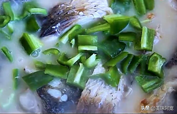 炖鱼的鱼汤好喝,炖鱼如何炖出奶汤