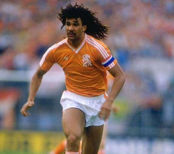 荷兰足球十大巨星厉害排名,荷兰历史上伟大的足球运动员盘点